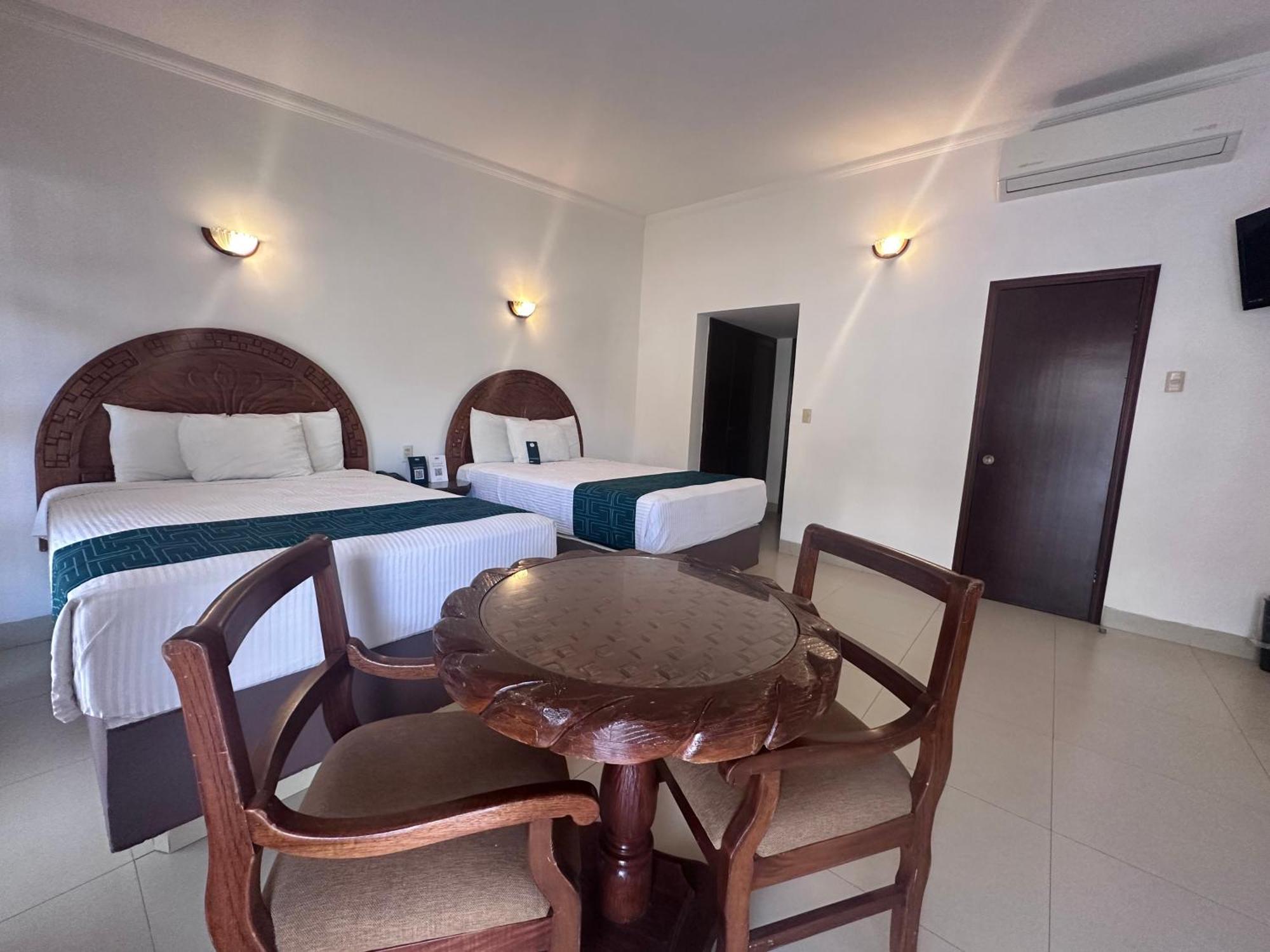 Hotel Inhouse Select Hacienda Tres Rios Culiacán Esterno foto
