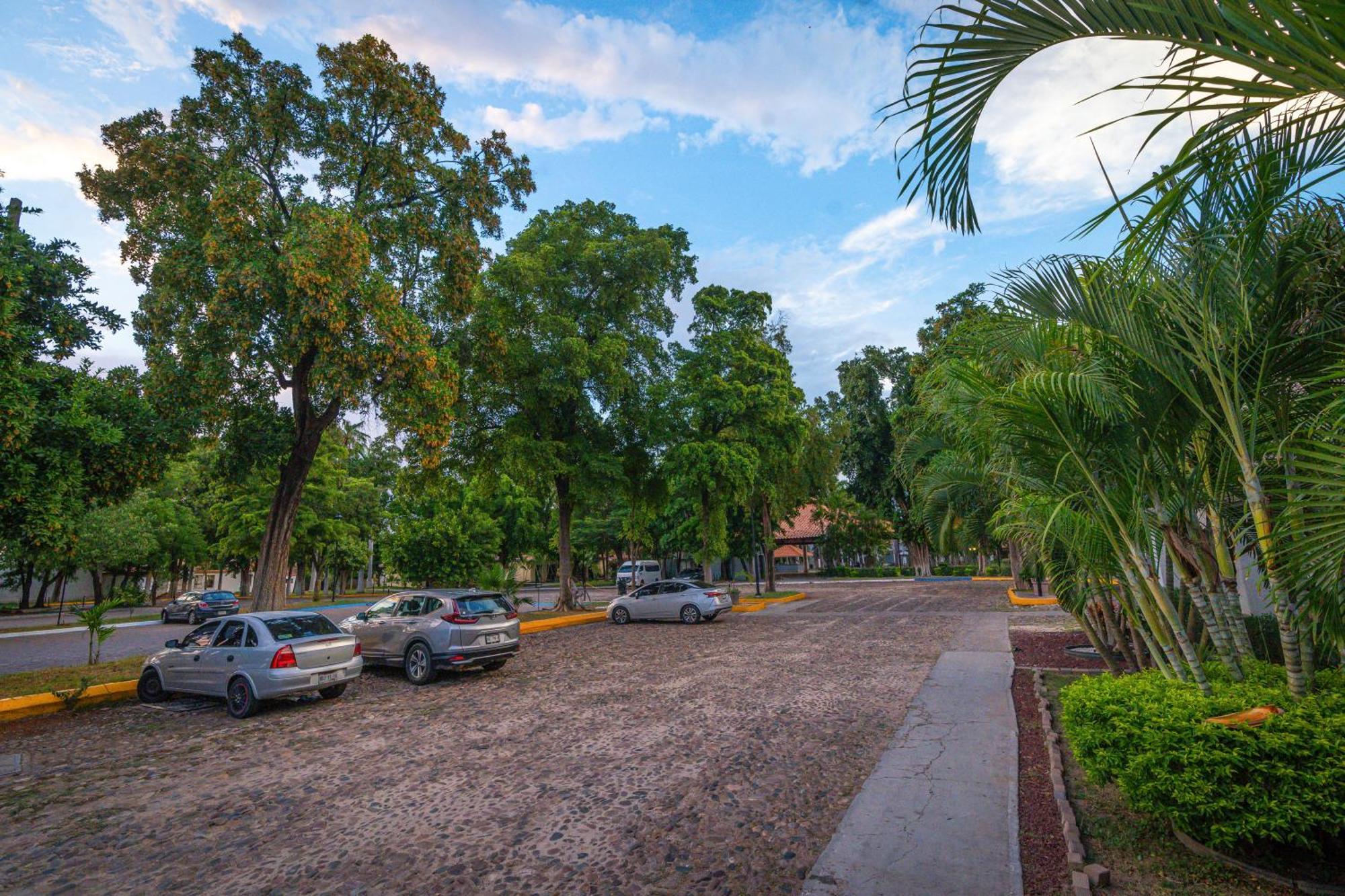 Hotel Inhouse Select Hacienda Tres Rios Culiacán Esterno foto