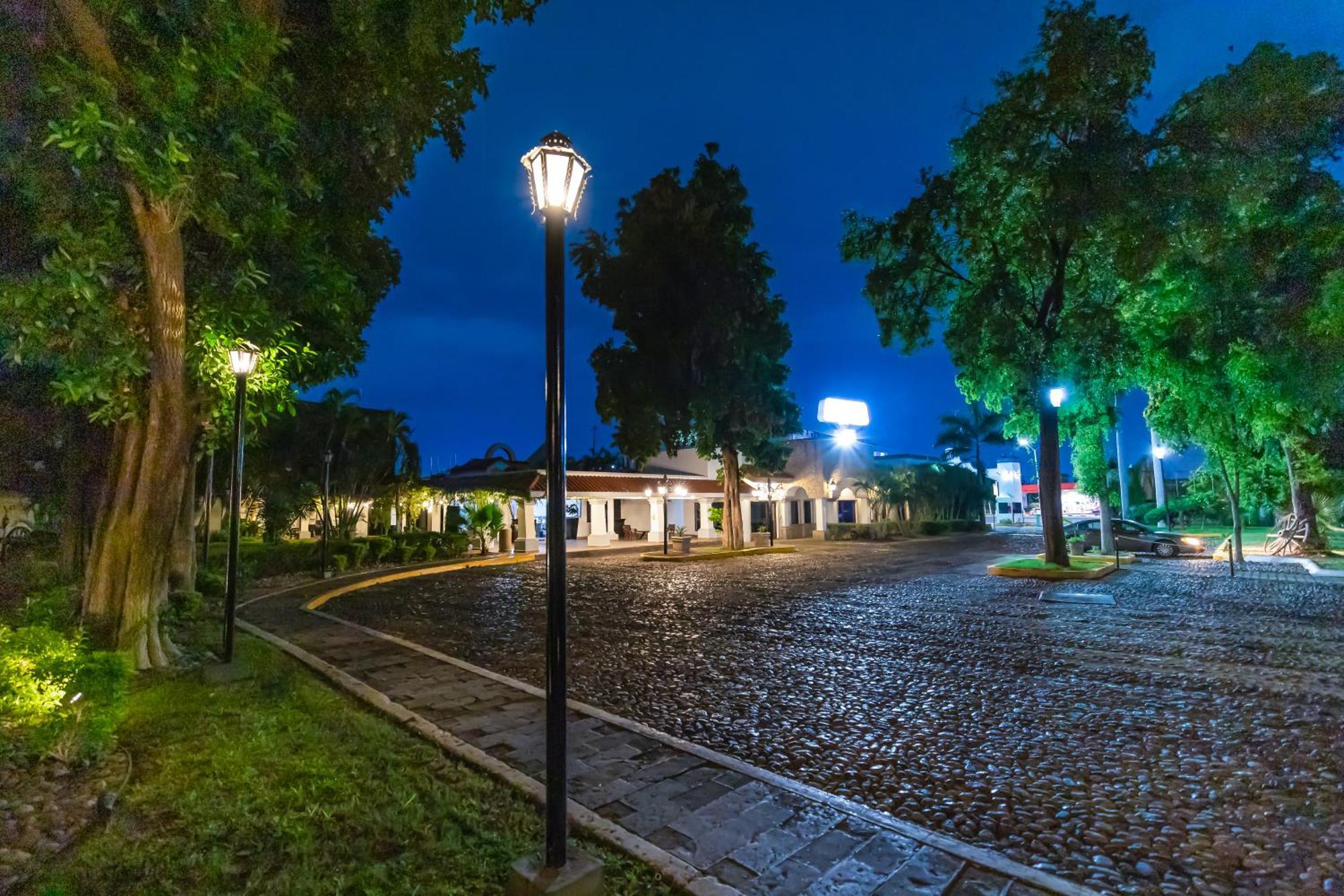 Hotel Inhouse Select Hacienda Tres Rios Culiacán Esterno foto
