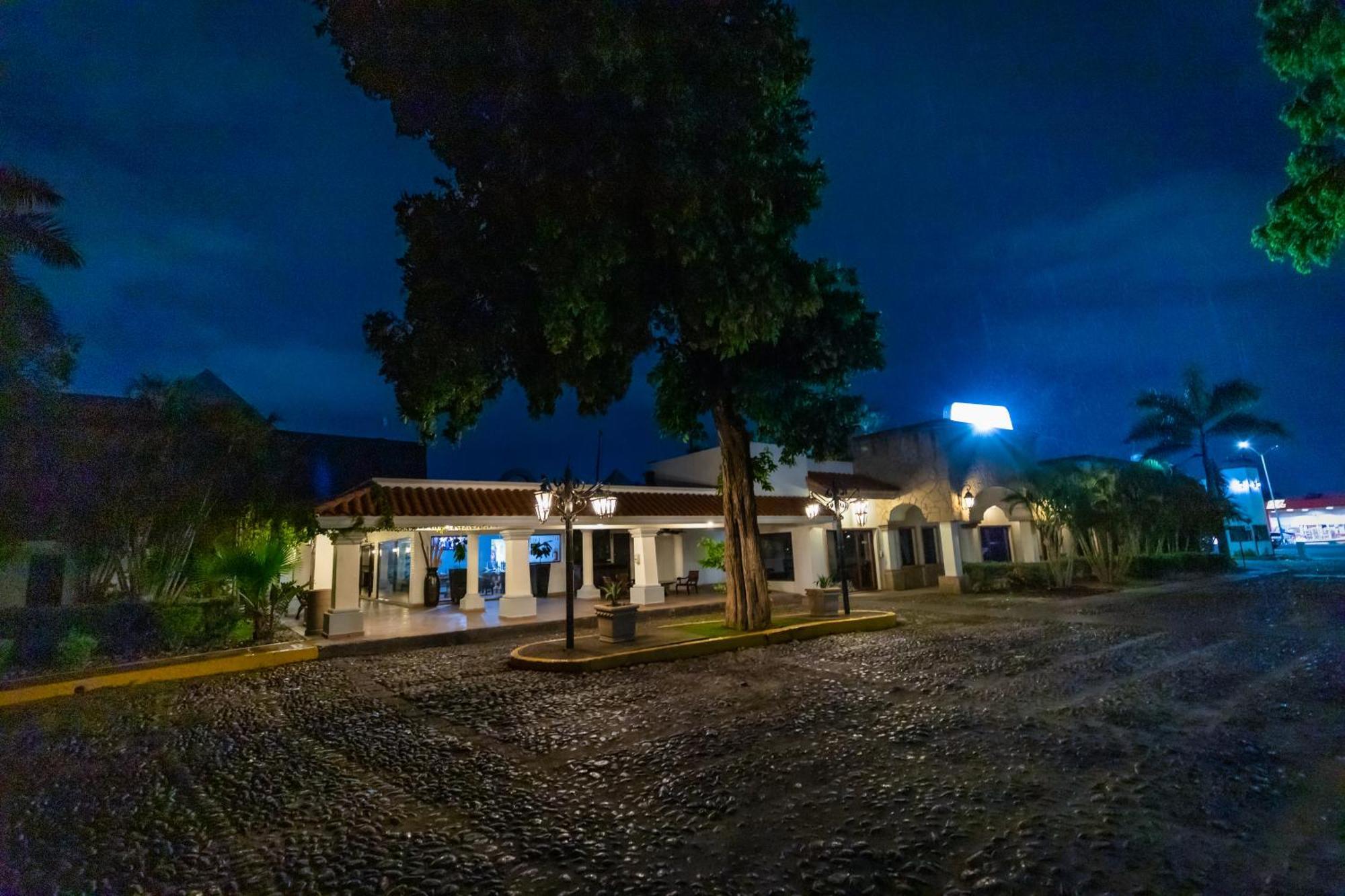 Hotel Inhouse Select Hacienda Tres Rios Culiacán Esterno foto