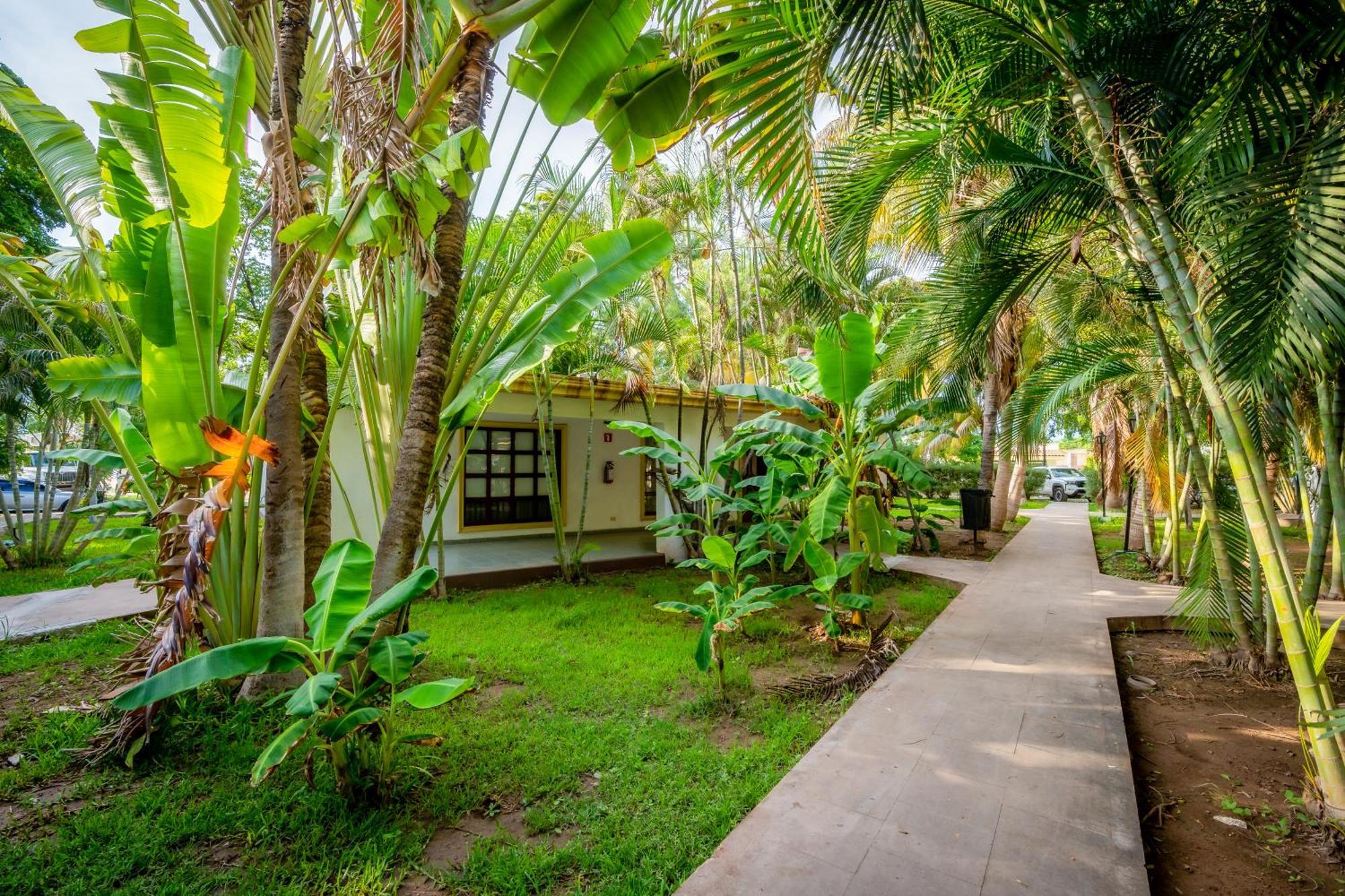Hotel Inhouse Select Hacienda Tres Rios Culiacán Esterno foto