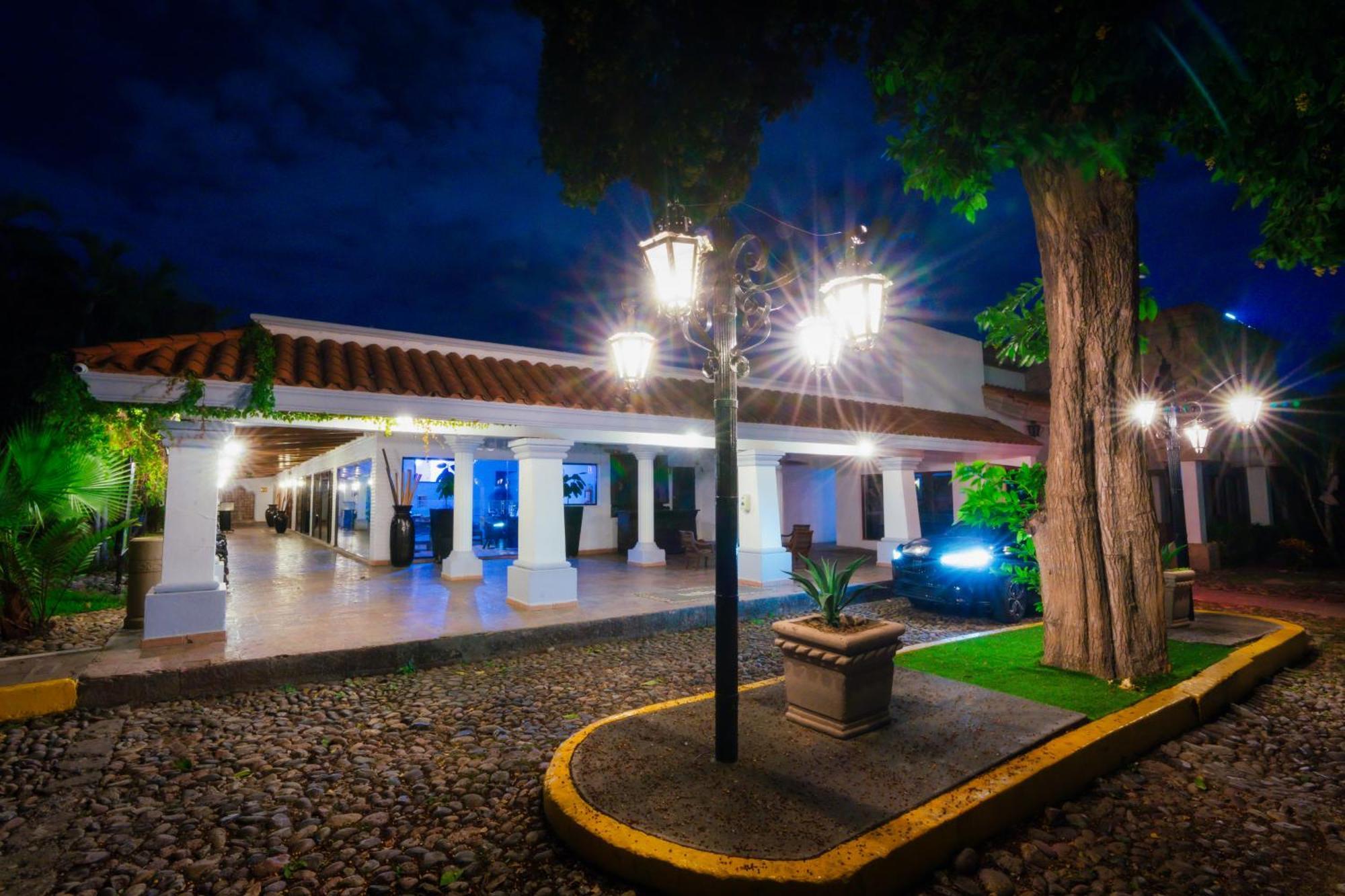 Hotel Inhouse Select Hacienda Tres Rios Culiacán Esterno foto