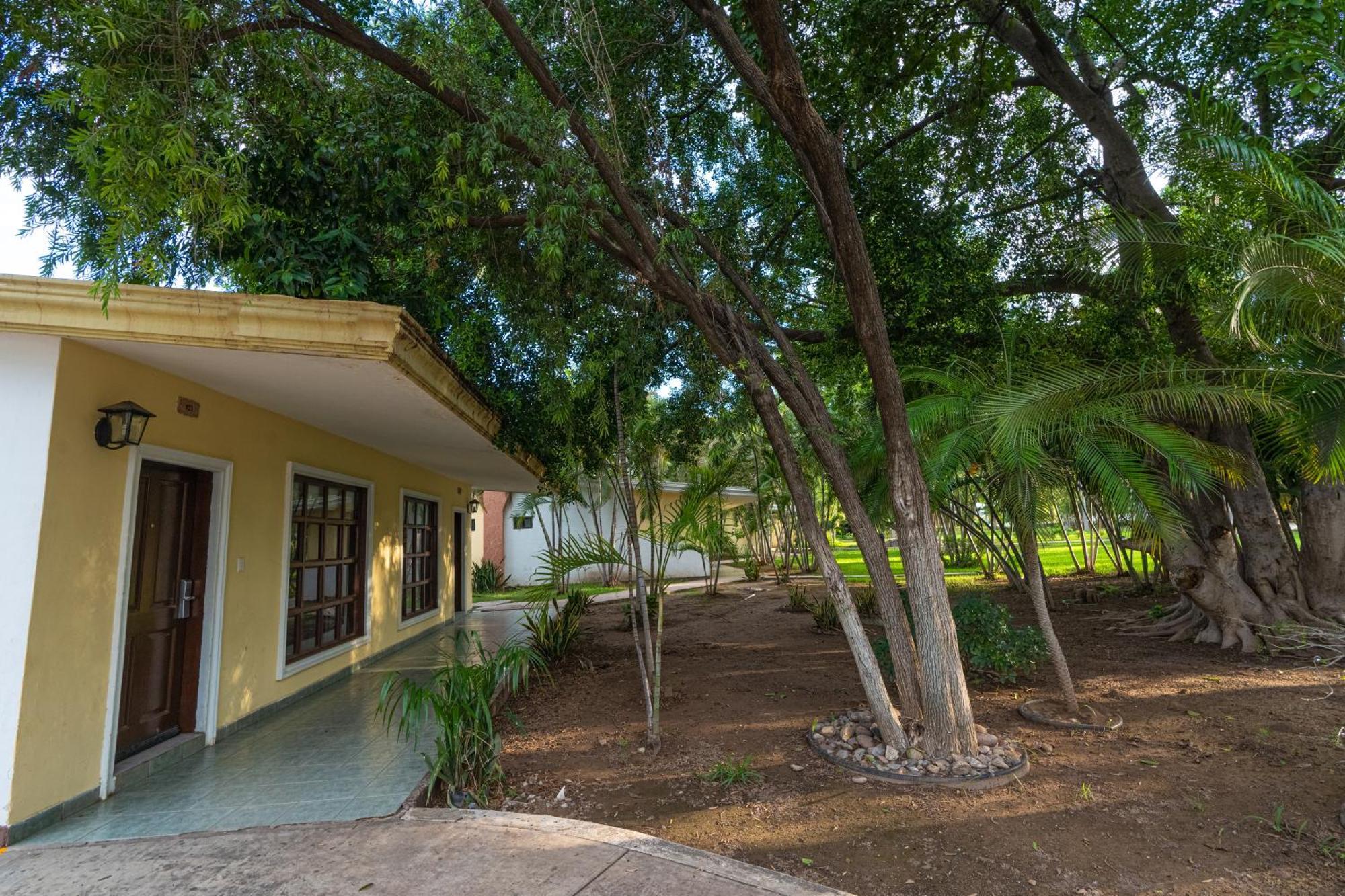 Hotel Inhouse Select Hacienda Tres Rios Culiacán Esterno foto